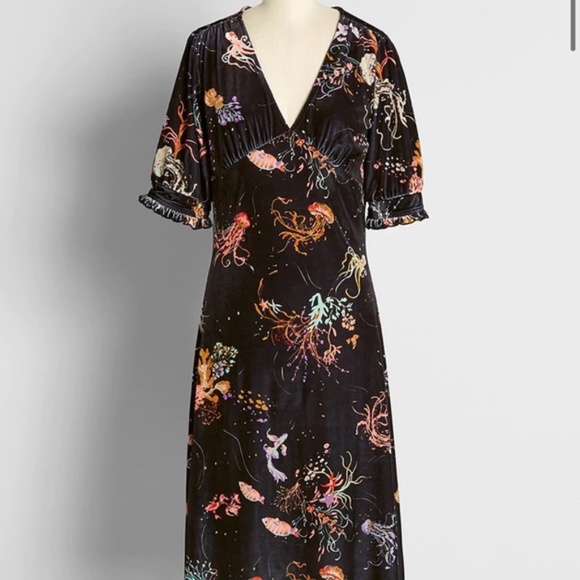 Modcloth Dresses & Skirts - Modcloth "Can't Go Unnoticed" Velvet Dress with Ocotpi